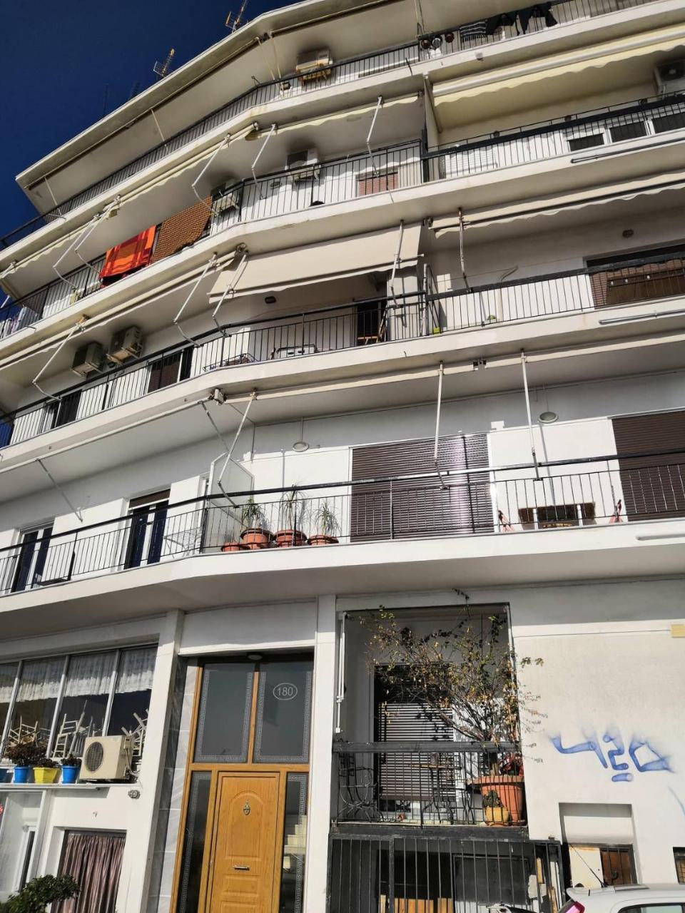 Paradise Apartment In Peiraiki Pireu Exterior foto